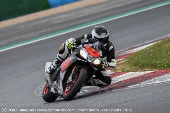 La RSV4 RR sur circuit