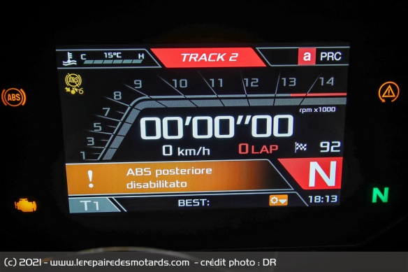 Le compteur TFT est également connectable au smartphone via l'application MIA