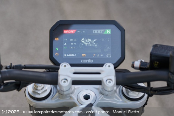 Le compteur TFT de 5 pouces de la Tuono 457