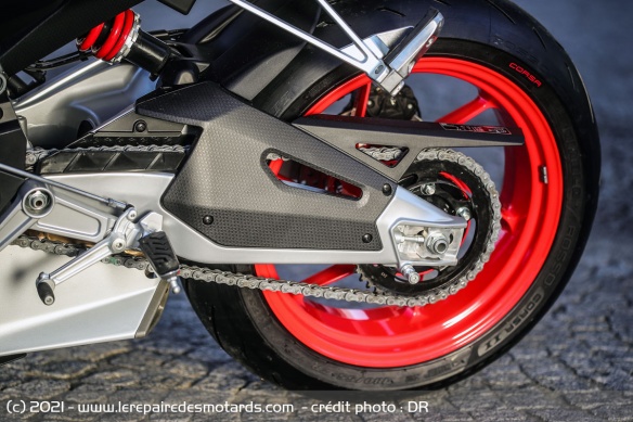 Il est possible d'améliorer la suspension avec un amortisseur arrière Öhlins