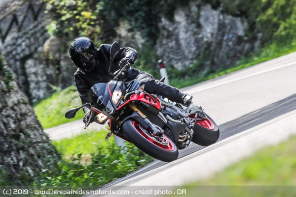 Essai de l'Aprilia Tuono V4 1100 Factory sur route