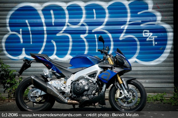 Aprilia Tuono V4 RR de coté