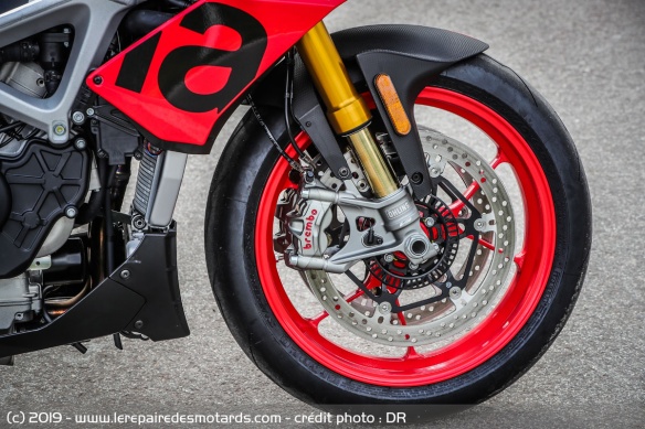 Les étriers Brembo sont assisté d'un ABS Bosch 9.1 MP avec fonction cornering