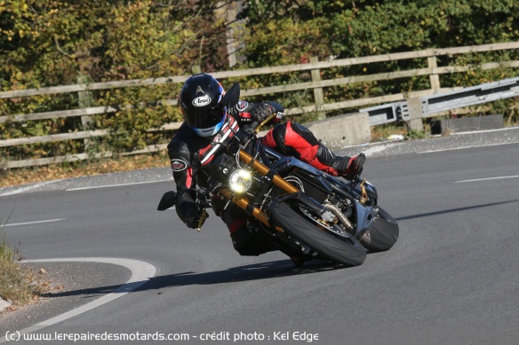 L'Ariel Ace R 1200 sur route