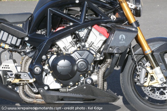 Le moteur Honda V4 a été revue pour l'Ariel