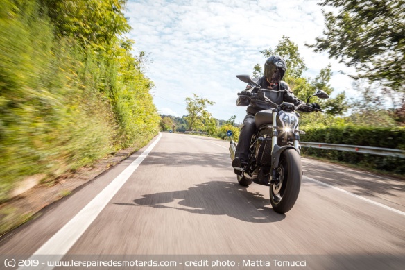 En 6e, la 502C cruise à 120 km/h à 6.500 tr/min