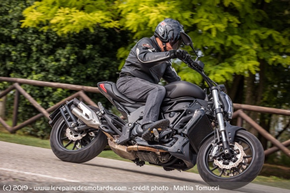 Essai de la Benelli 502C sur route