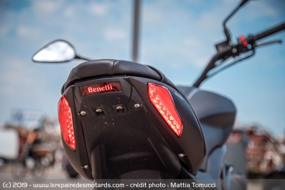Feux arrière de la Benelli 502C