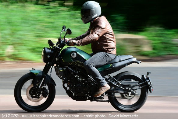 12.8 ch (9.4 kW) à 9.500 tr/min
