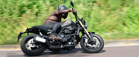 Essai Benelli Leoncino 800