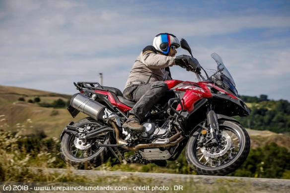 La Benelli TRK 502 X en virage