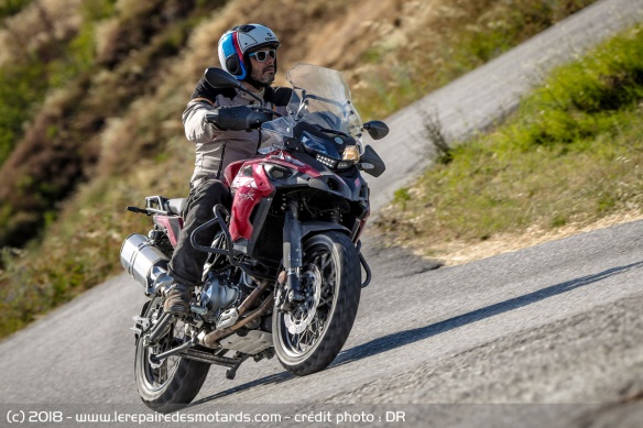 Benelli TRK 502 X en courbe