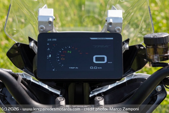 L'instrumentation TFT de la Benelli TRK 902 Stradale