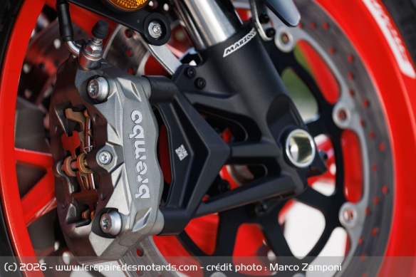 Les &eacute;triers avant Brembo de la Benelli TRK 902 Stradale