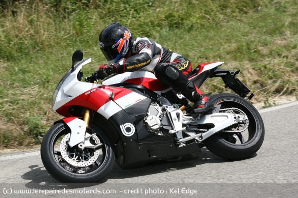 Forcément, avec son moteur de 200 ch, la Bimota est une championne de la vitesse