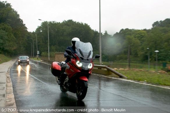 La protection est correcte, mais des turbulences se font ressentir pour les grands gabarits