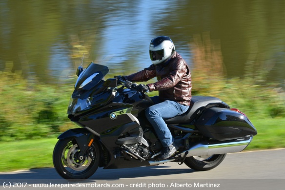 La BMW K1600B sur route