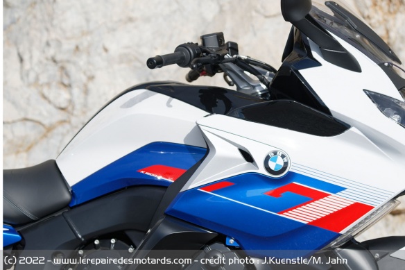 A rythme raisonnable, on peut tabler sur une conso moyenne de 6 l/100 km