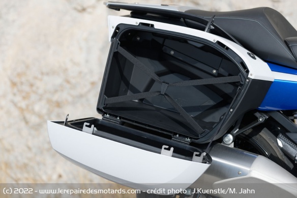 Les valises peuvent sans problème loger un casque intégral