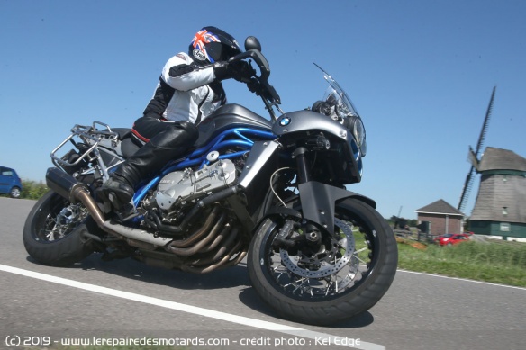 La Bakker BMW K1600 GS Mammoth sur les petites routes hollandaises