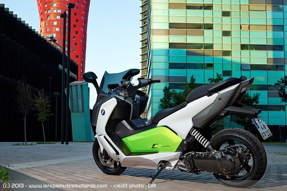 Scooter BMW C Evolution en ville