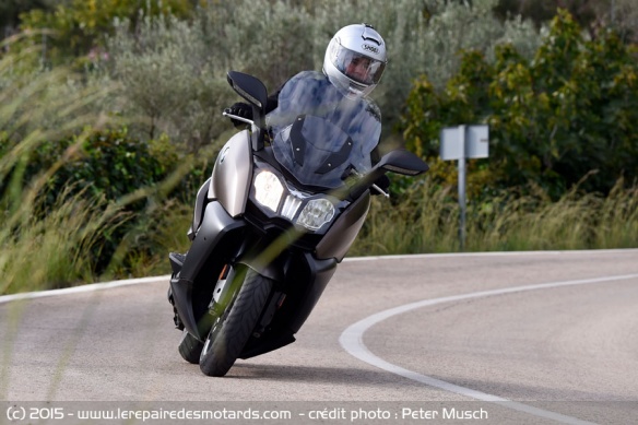 C650GT de face