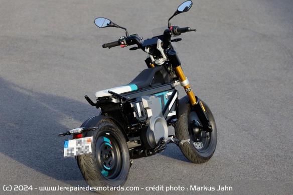 Le BMW CE-02 présente un design assez original