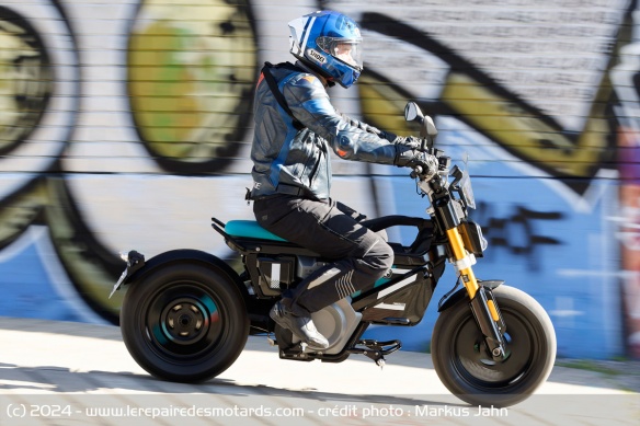 Le CE-02 offre une excellente maniabilité pour la ville