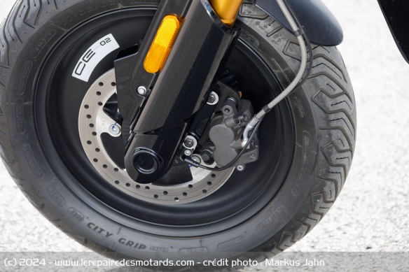 Le frein avant du BMW CE-02