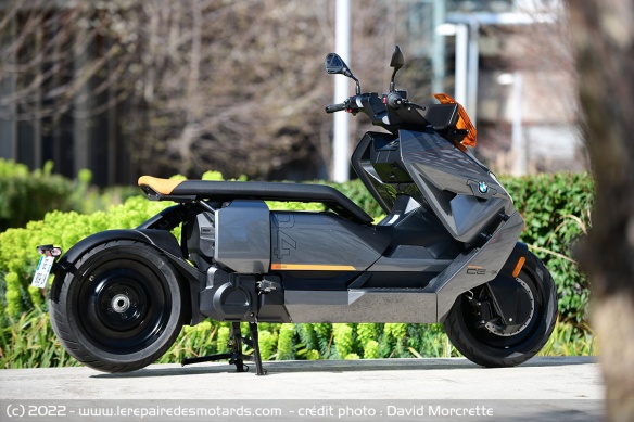 Un scooter long de 2.285 mm