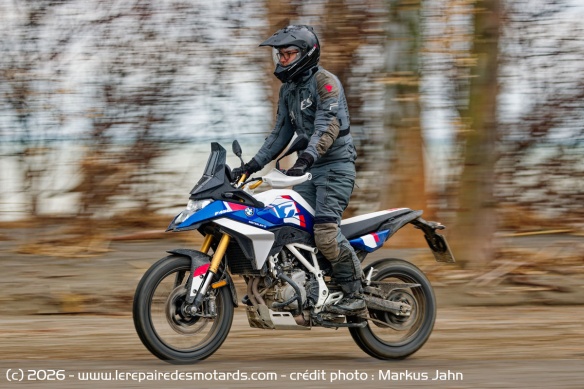La F 450 reste fidèle à l'esprit GS et se destine surtout à des pistes roulantes et sèches