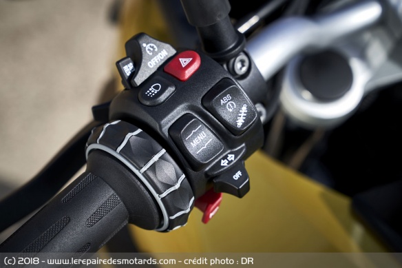 Les commodos de la BMW F 750 GS