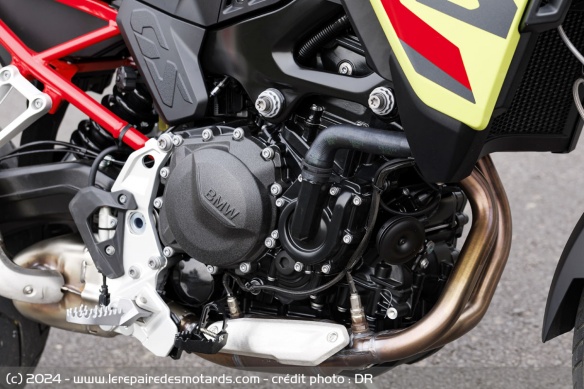 Le moteur bicylindre en ligne de 895 cm3