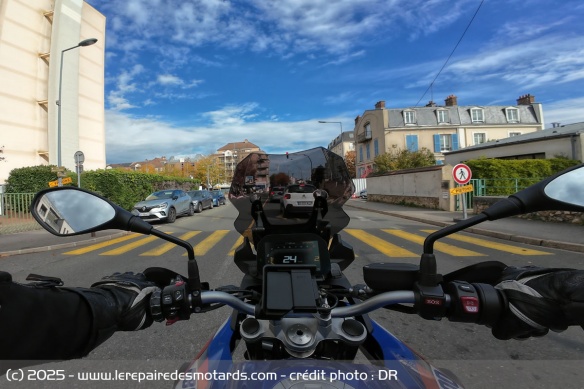 Le moteur manque un peu de souplesse et pousse à utiliser la 1 ou la 2 en ville