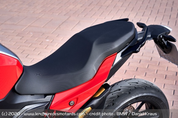 La selle de la BMW F 900 XR