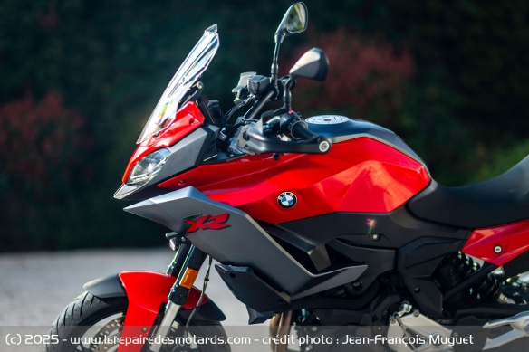 Avec son réservoir de 15,5 litres et sa relative sobriété, la XR promet au moins 250 km d'autonomie