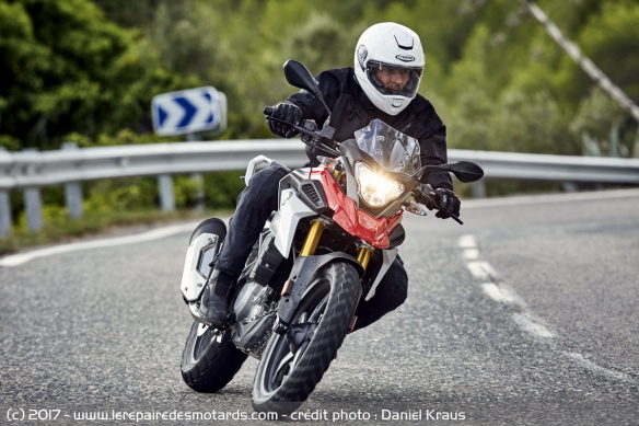 La protection est adaptée aux performances de la moto