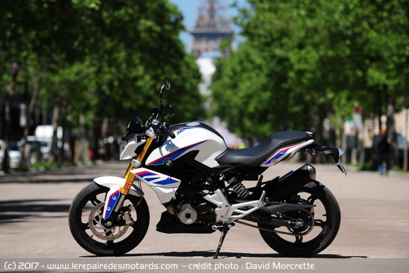 BMW G310R de coté