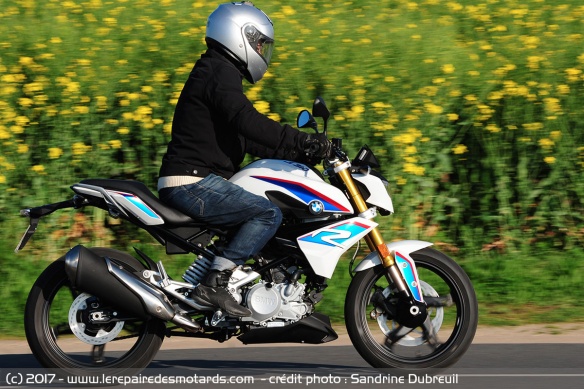 BMW G310R sur nationale
