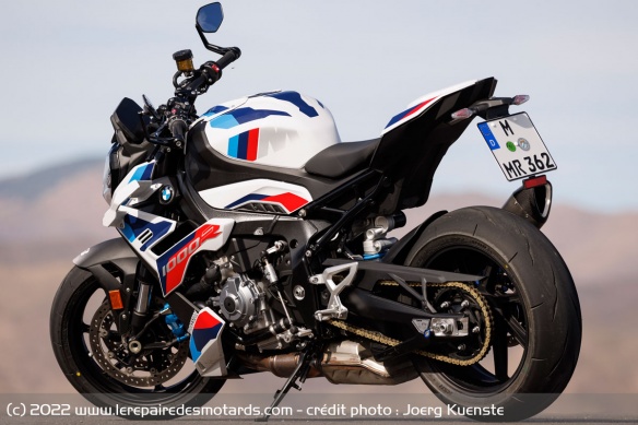 Le roadster s'accompagne d'une armada d'assistances