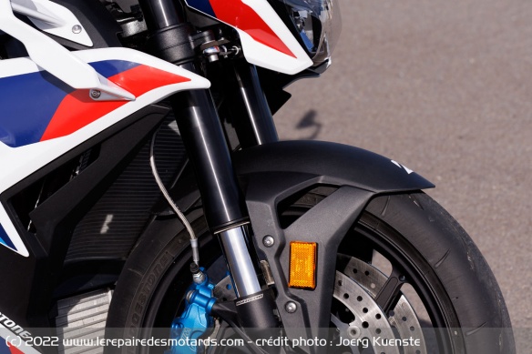 La M 1000 R se dote de suspensions semi-actives DDC