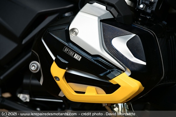 Moteur boxer deux cylindres à plat, avec accessoires Option 719