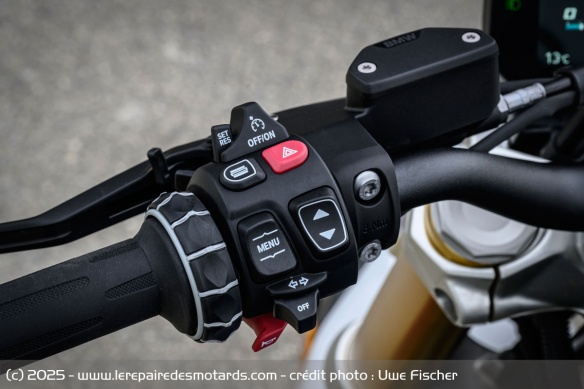 La R 1300 R embarque bon nombres de technologies, dont l'ASA