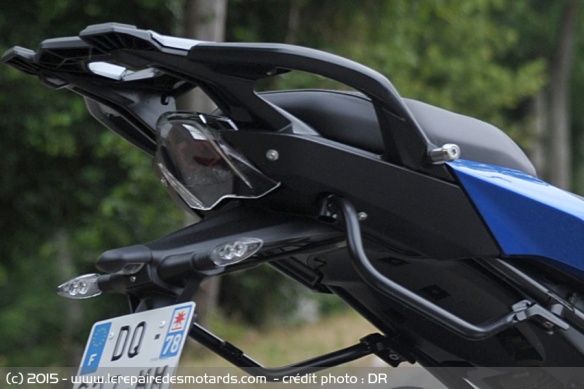 Esthétique boucle bmw r1200rs mais dénuée de suports valises intégrés