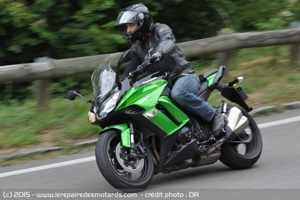 la Kawasaki z1000sx toujours prête à bondir