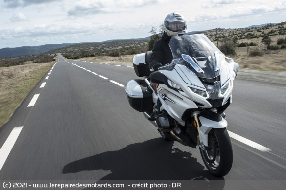 136 ch à 7.750 tours/minute, calé à 5.000 tr/mn à 150 km/h