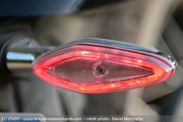 2 feux arrières à LED avec clignotant intégré