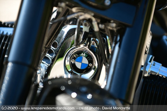 Le logo BMW au centre du Boxer
