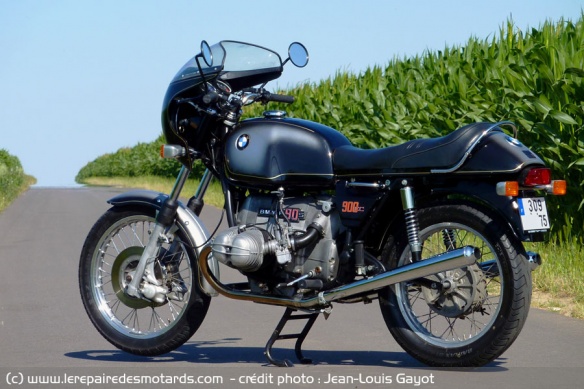 Une moto magnifique, sculptée du crayon d'Hans Muth, designer qui façonnera un peu plus tard les Suzuki Katana...