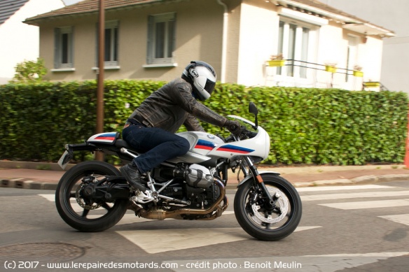 La BMW R nineT Racer en ville